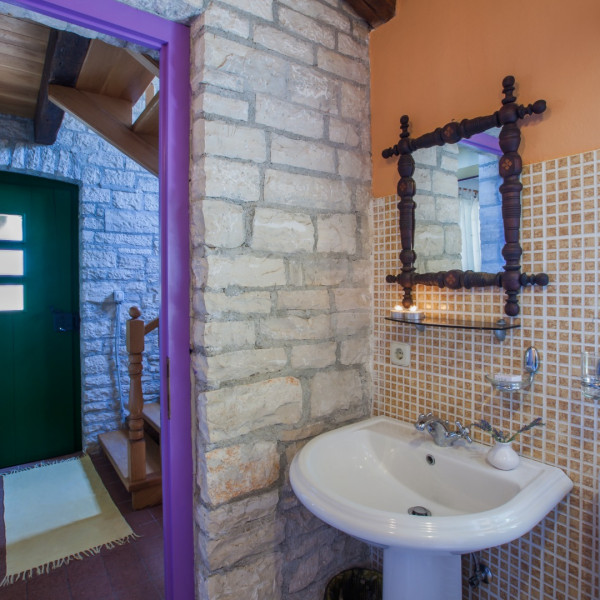 Bathroom / WC, Houses Ladonja and Oriana, Holiday Home Ladonja and Rural Home Oriana, Manjadvorci, Istria, Croatia Barban